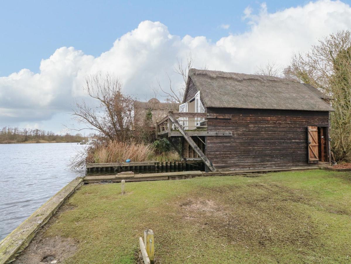 Cygnus Boathouse Villa South Walsham Bagian luar foto