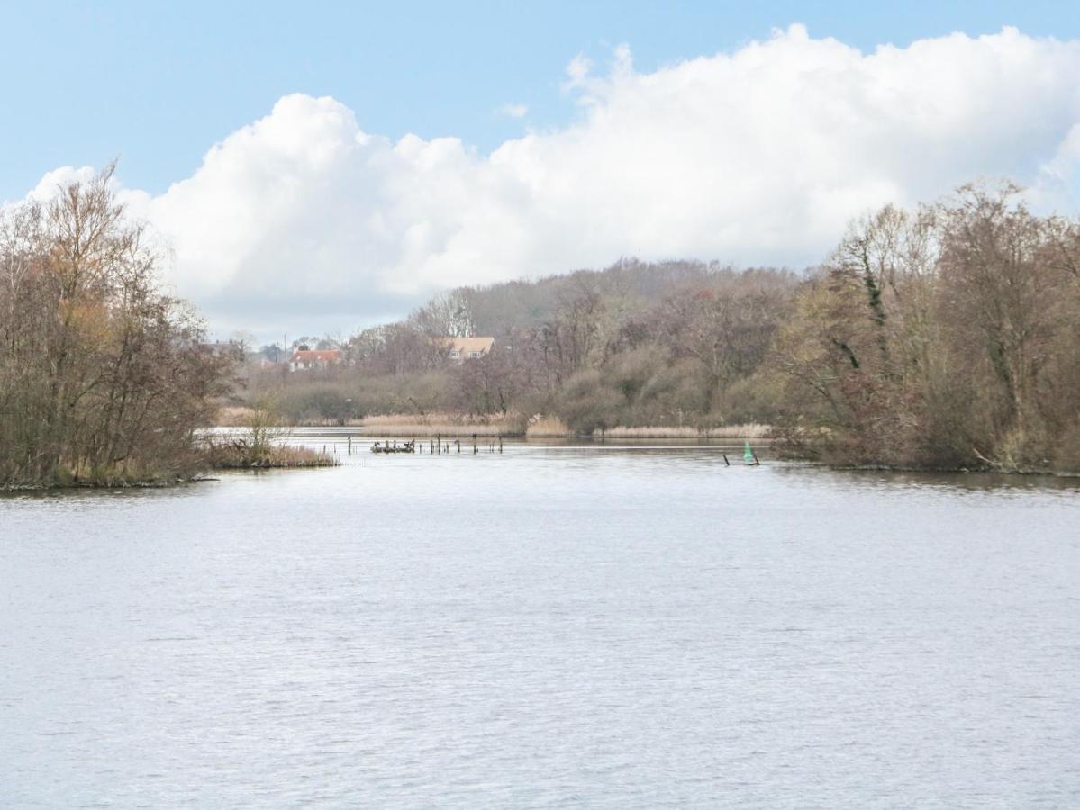 Cygnus Boathouse Villa South Walsham Bagian luar foto
